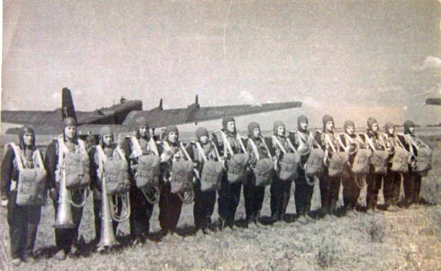 Фотографии связанных с историей Красной и Советской Армии.