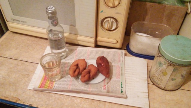 А кто не пьёт? Назови! Нет, я жду!