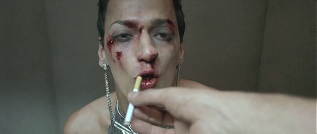 А угостите даму спичкой!