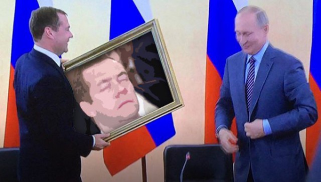 Путин подарил Медведеву на день рождения картину "В цеху"