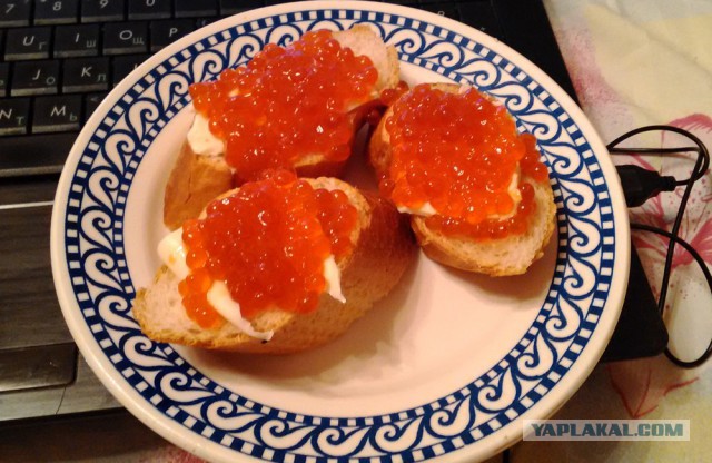 Икорочки кому?