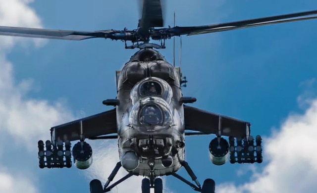 Вертолет Минобороны дал залп снарядом калибра 23 мм по жилой многоэтажке в Чите