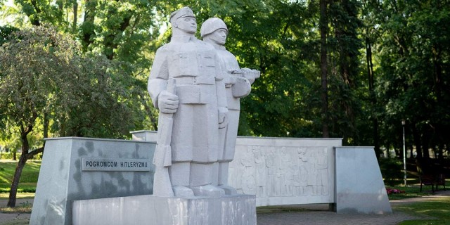 Поляки спасли памятник советскому солдату