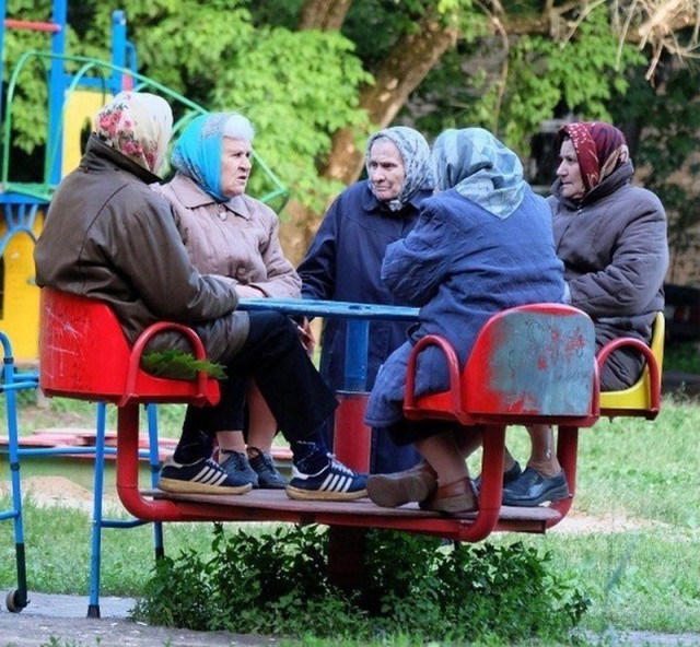 У меня деньги крутятся, челядь