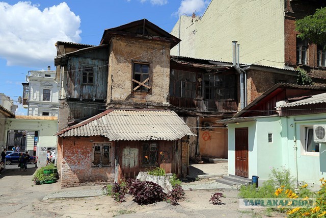 Памятник «Родина-мать» в Киеве подсветили в цвета американского флага
