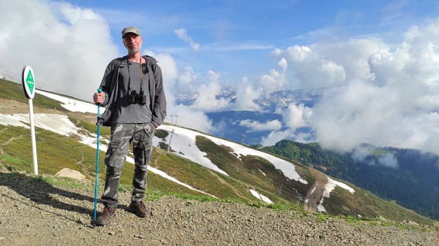 На пляжах Анапы закончились не только лежачие, но и сидячие места. Загорать там можно только стоя