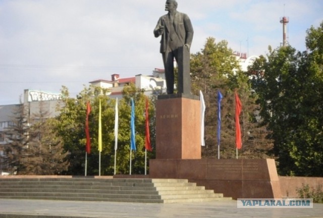 Памятники Ленину