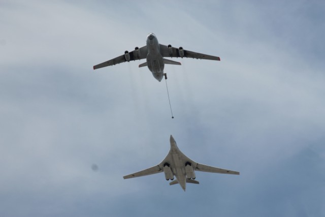 Стальная мощь в воздухе над головой