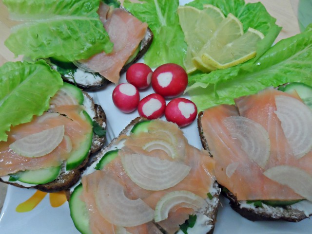 Фуршетный закусочный стол