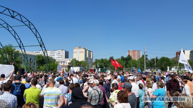 Сторонники Навального, представители профсоюзов проводят по всей России митинги против повышения пенсионного возраста