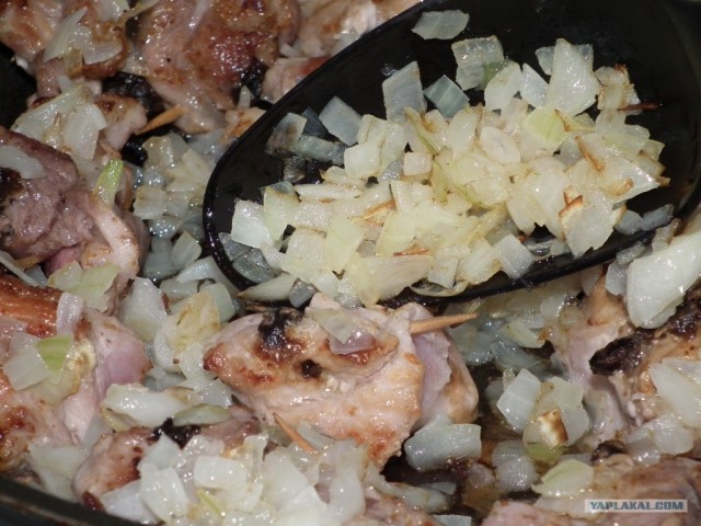 Мясо с черносливом в горчичном соусе