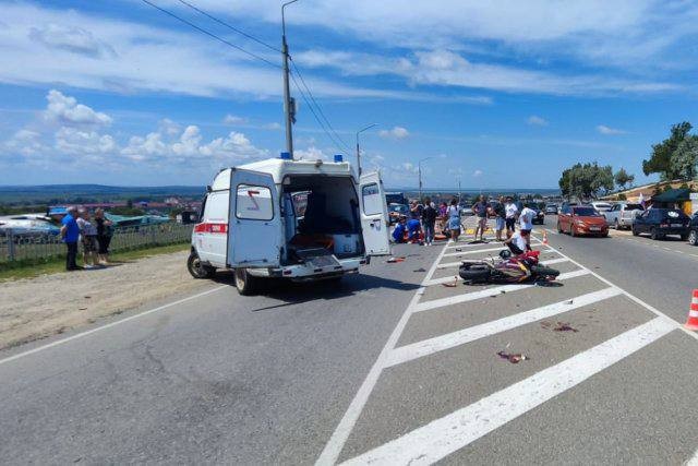 В Темрюке байкер сбил четырех человек на переходе