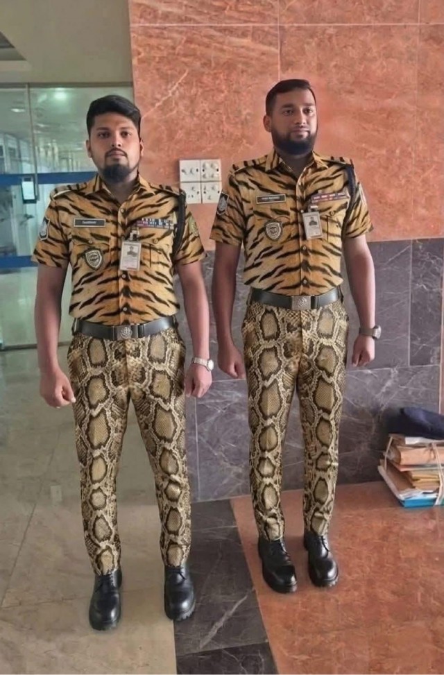 Чиновникам лесного департамента в Бангладеше раздали стиля