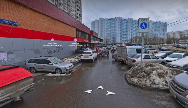 В Петербурге мужчина прыгнул на капот разворачивающейся на тротуаре Audi и получил год поселения