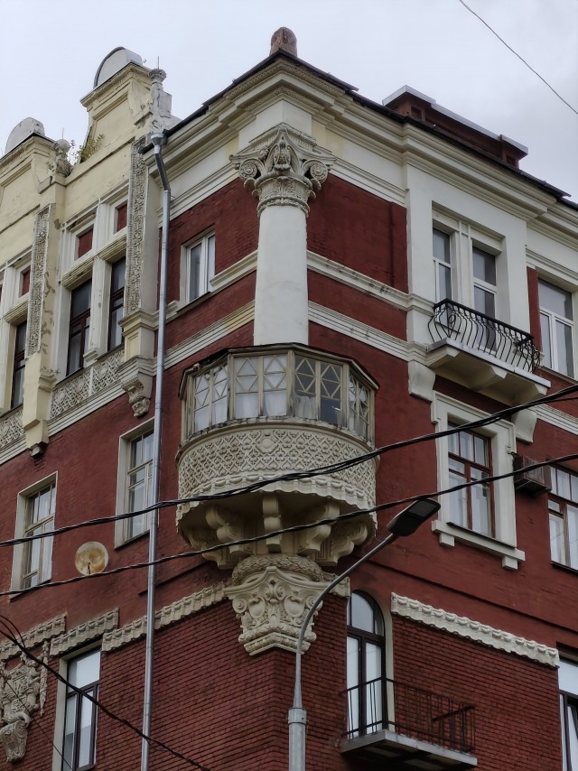 Шляюсь по Москве (мрачное утро).