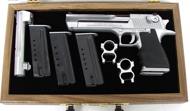 Desert Eagle: самый бесполезный пистолет в мире
