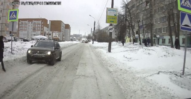 Упала под машину