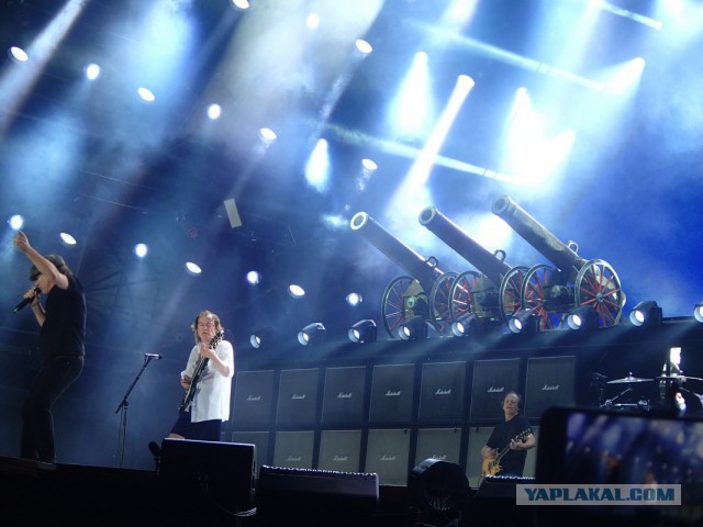 AC/DC. Вжарим рок в этой дыре!