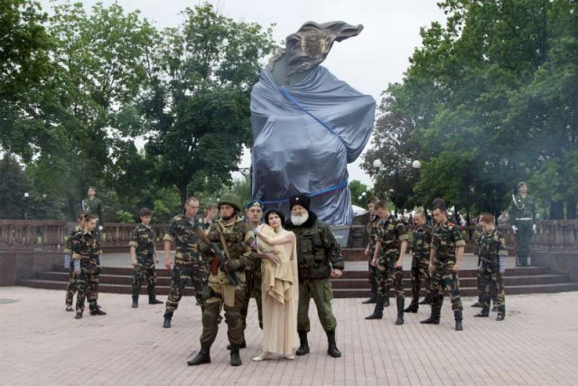 Луганск. Открытие памятника "Они отстояли Родину".