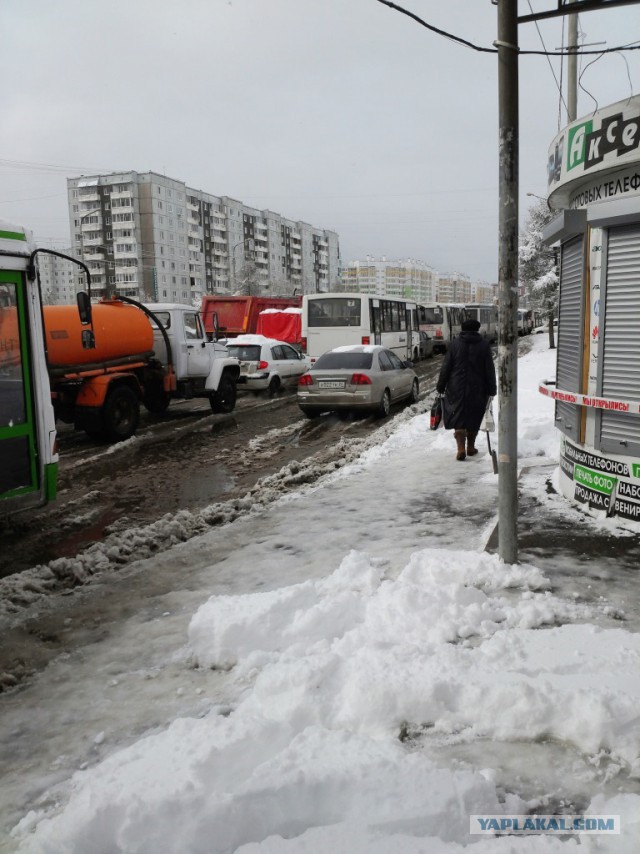 Сейчас бы в мае в снежки поиграть