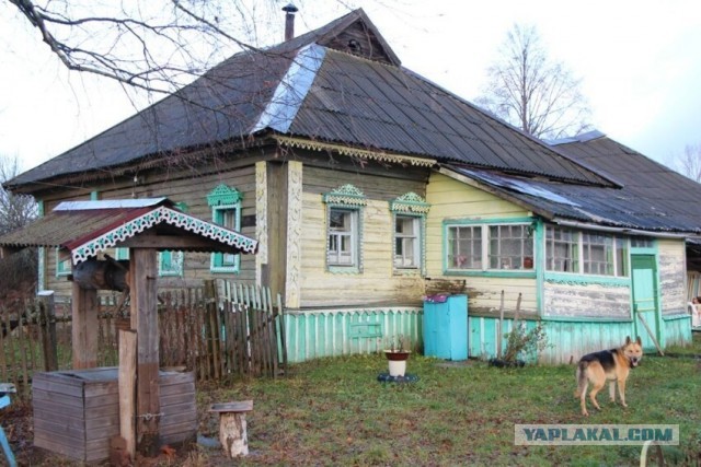 Опустевшая деревня на окраине Ярославской области. Старые дома