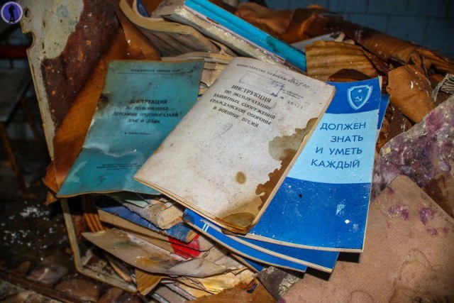 Это заброшенное советское убежище не успели разграбить мародёры и оно сгнило со всем содержимым