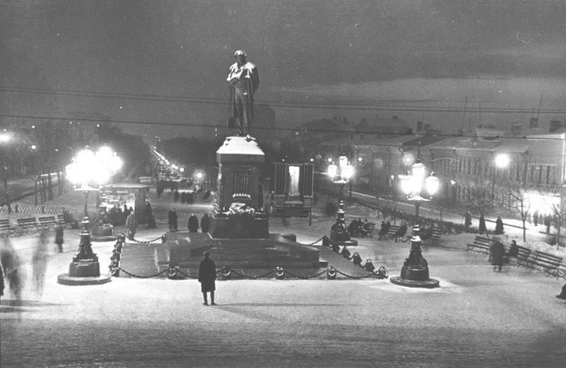 Москва и москвичи. Двадцатый век. 20.02.25