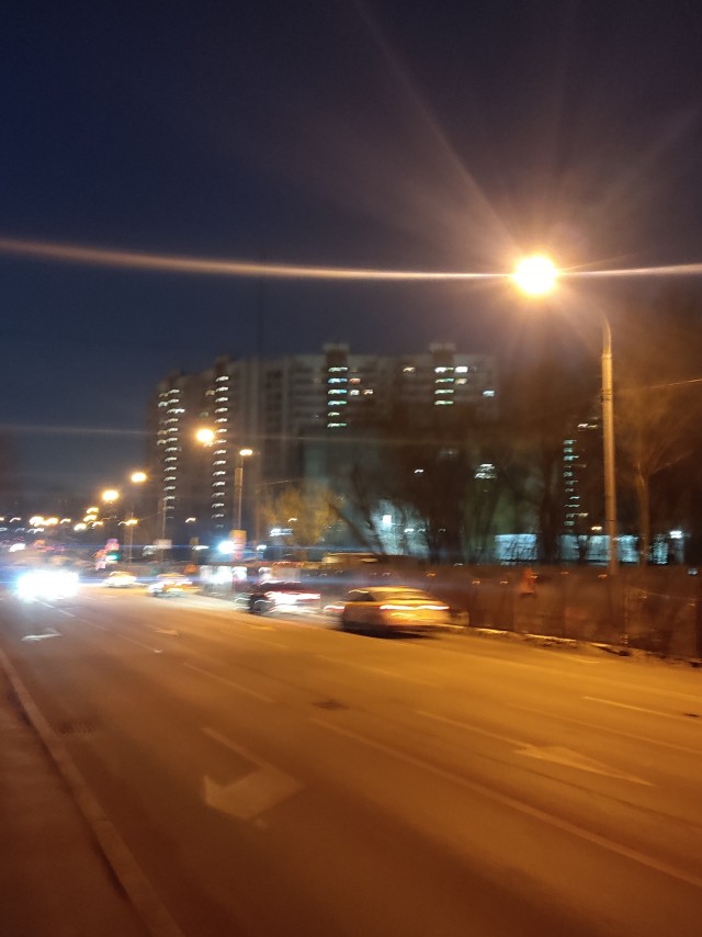 Люблю иногда выпить и шататься по ночнному городу.