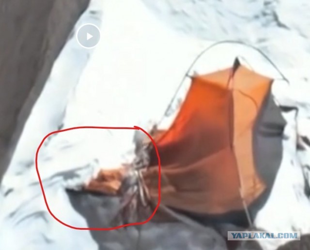 Дрон снял на видео тело погибшей альпинистки Натальи Наговицыной