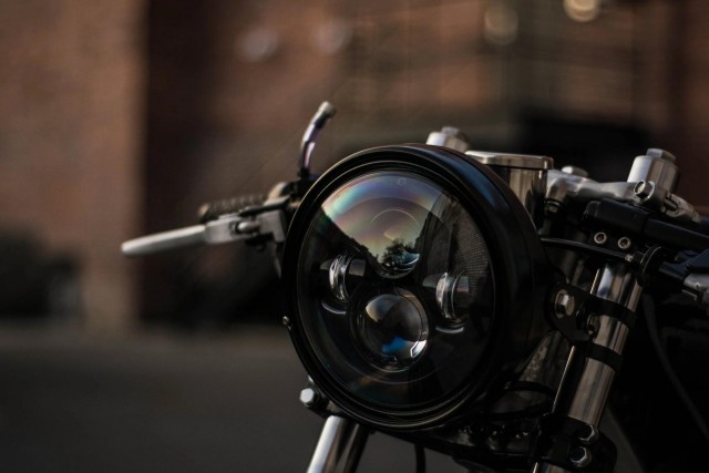 Черный как ночь: уникальный кастом Yamaha XS1100 поражает деталями — как создавался проект