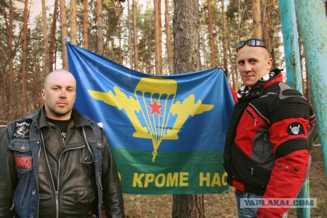 Пленных украинских военных ведут по улицам Донецка