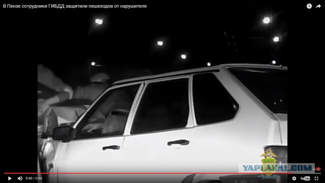 В Пензе полицейские приняли удар лихача и спасли пешеходов