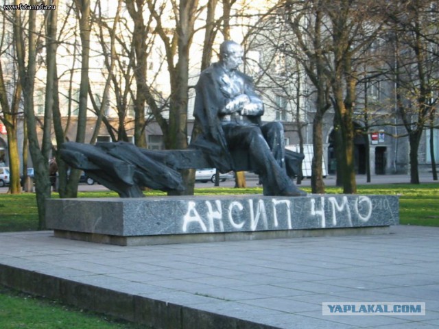 Свидетель протестов против переноса памятника советским воинам вспоминает те дни
