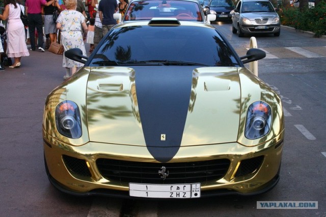 Позолоченный Ferrari