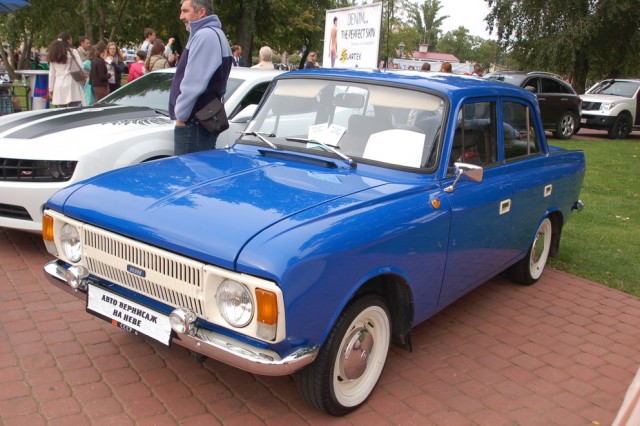 Авто Вернисаж на Неве.