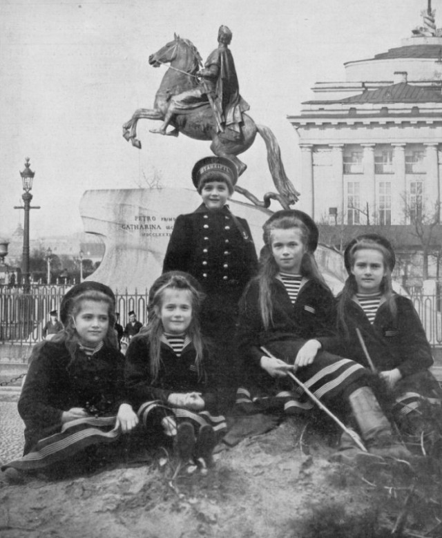 История в фотографиях