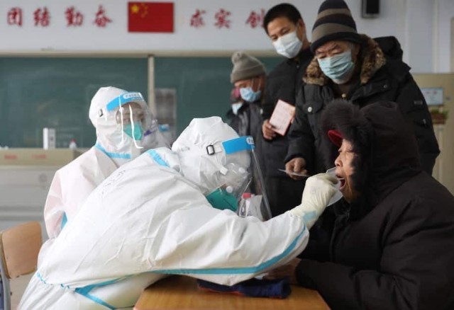 В Китае начали брать анальные мазки на коронавирус