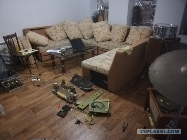 Убрался в музыкальной комнате