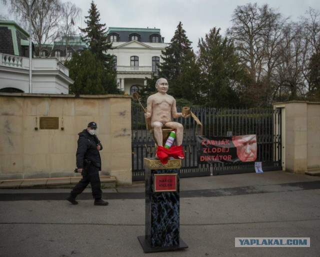 Советник Байдена высмеяла санкции РФ: "Жаль, что не смогу поехать в весенний отпуск в Сибирь"