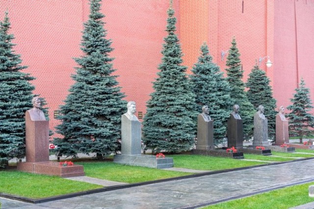 В Госдуме призвали убрать захоронения лидеров СССР с Красной площади
