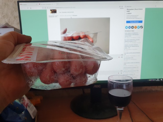 Вы только посмотрите, что эти фашисты делают!!!
