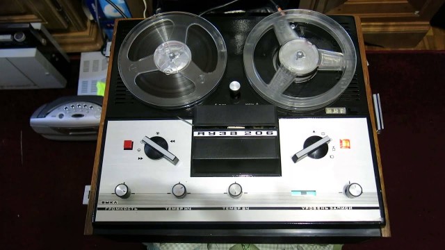 Почему Андрей Миронов продал магнитофон Grundig по коммунистической цене? (х/ф "Берегись автомобиля")