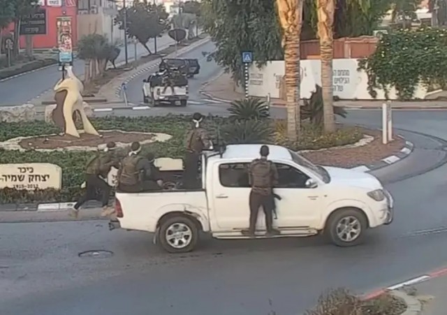 В Питере, приезжие дикари устроили стрельбу из автоматов
