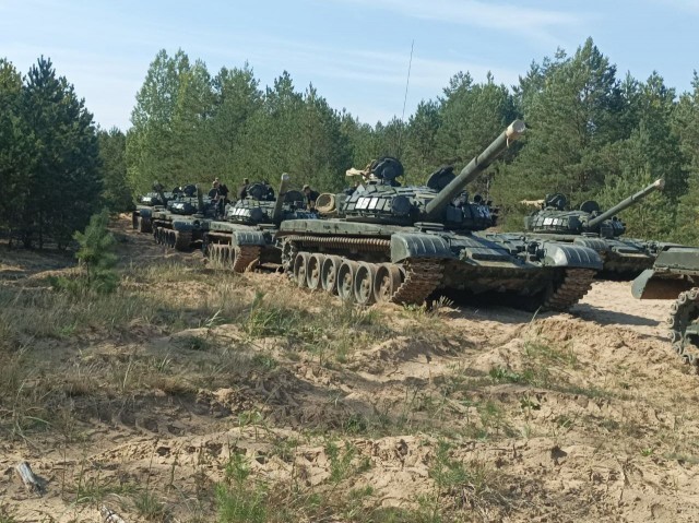 Белорусская армия стягивает к границе с Украиной военную технику с тактическим знаком «В»