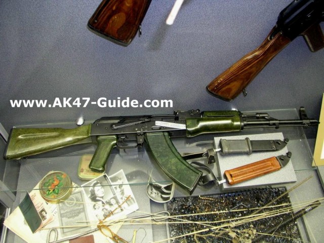 А вы знали почему магазины у автоматов Калашникова оранжевого цвета? Разбираемся подробно