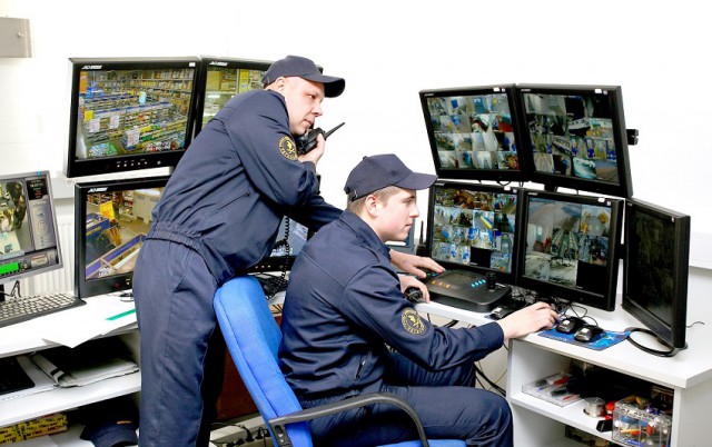В "Пятёрочке" на Грибоедова пырнули ножом кассира