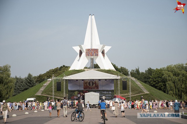 В Брянске девушка станцевала на Звезде на Кургане Бессмертия ради лайков