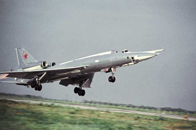 Переполох в небе: как советский Ту-22 с ракетой Х-22 пролетел над Ираном.
