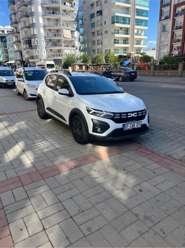 Renault обновила неизвестные в России Логан III и Сандеро III