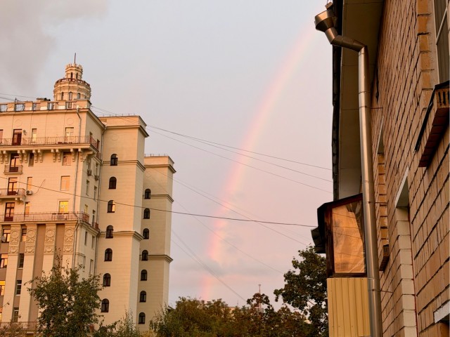 Шляюсь по Москве (мрачное утро).